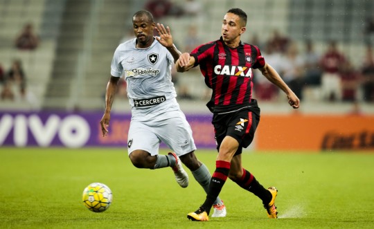 Nícolas agradou Paulo Autuori e pode ganhar mais oportunidades nesta temporada. Foto: Lineu Filho