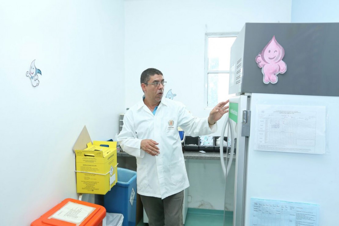 Enfermeiro Ednel conta que de Dezembro pra cá, já foram 4 arrombamentos na US. Foto: Giuliano Gomes