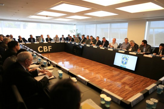 Reunião do conselho técnico da CBF. Muito papo, discussões amenas e o Atlético sendo prejudicado. Foto: Lucas Figueiredo/CBF