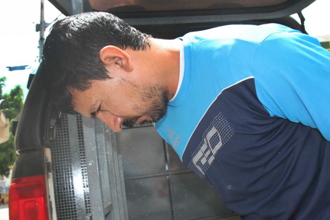 Nilton foi flagrado e acabou se entregando enquanto o comparsa fugiu com a grana. Foto: Gerson Klaina.