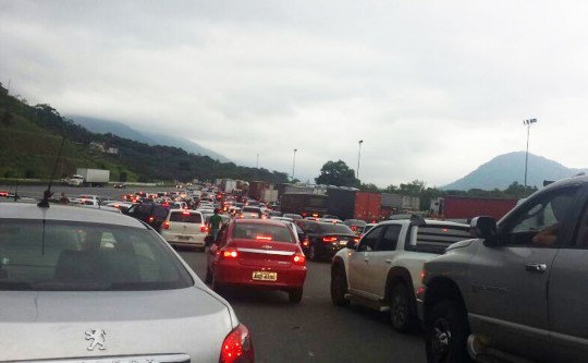 Congestionamento na noite deste domingo chegou a 12 quilômetros. Foto: Giselle Ulbrich. 
