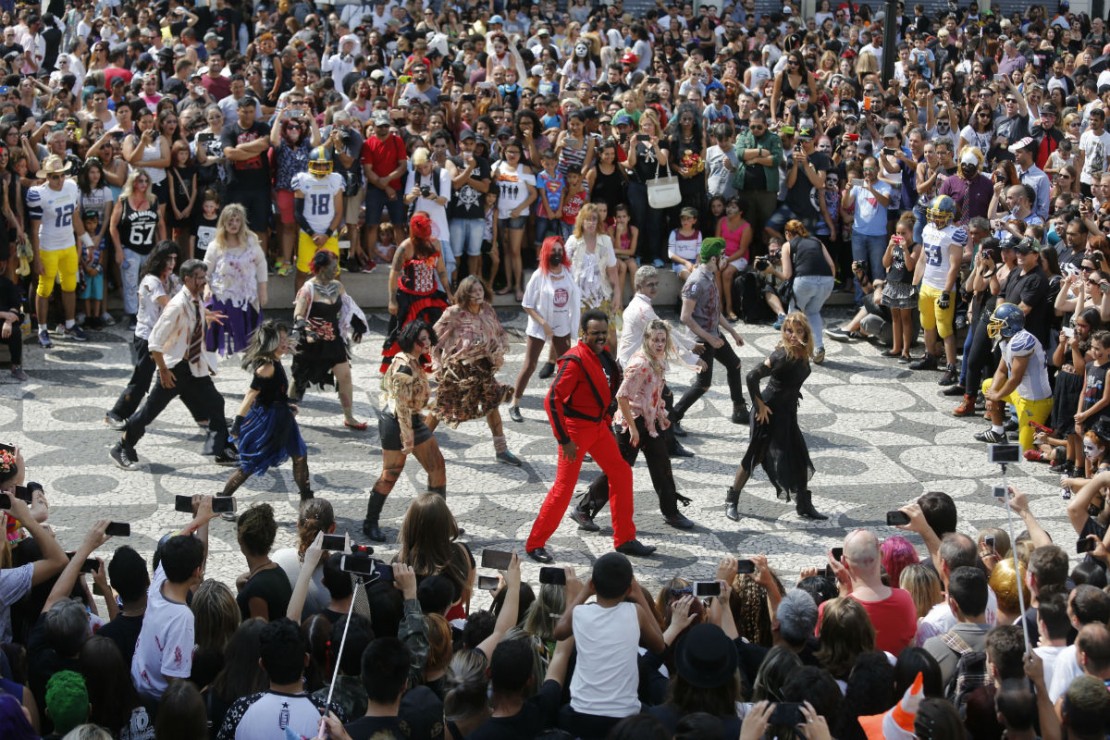 Participantes da Zombie Walk fizeram coreografia na Praça Generoso Marques. Foto: Felipe Rosa