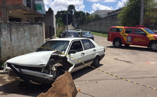 Motorista do Voyage não viu que o outro carro estava vindo em sua direção no momento da conversão. Foto: Felipe Rosa