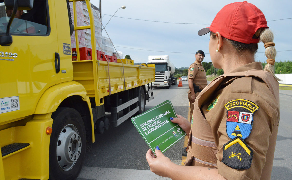 Objetivo é alertar a população a respeito desta prática de exploração sexual de crianças e adolescentes nas rodovias. Foto: Aliocha Mauricio/SEDS.