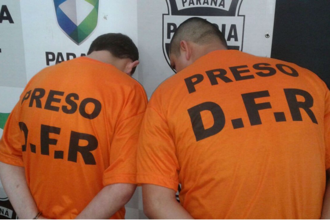 Dupla foi presa com cocaína e maconha. Um dos homens era o dono da distribuidora onde a droga era vendida. Foto: Gerson Klaina