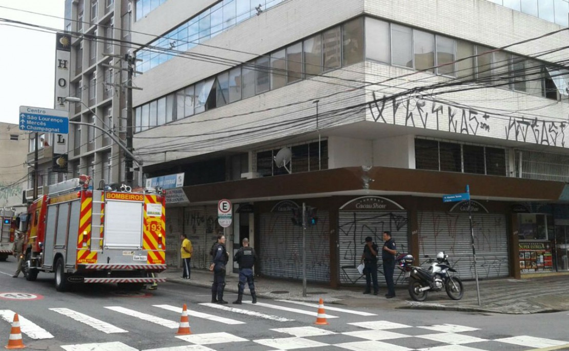 Funcionários do restaurante conseguiram controlar o fogo antes da chegada dos bombeiros. Foto: Gerson Klaina