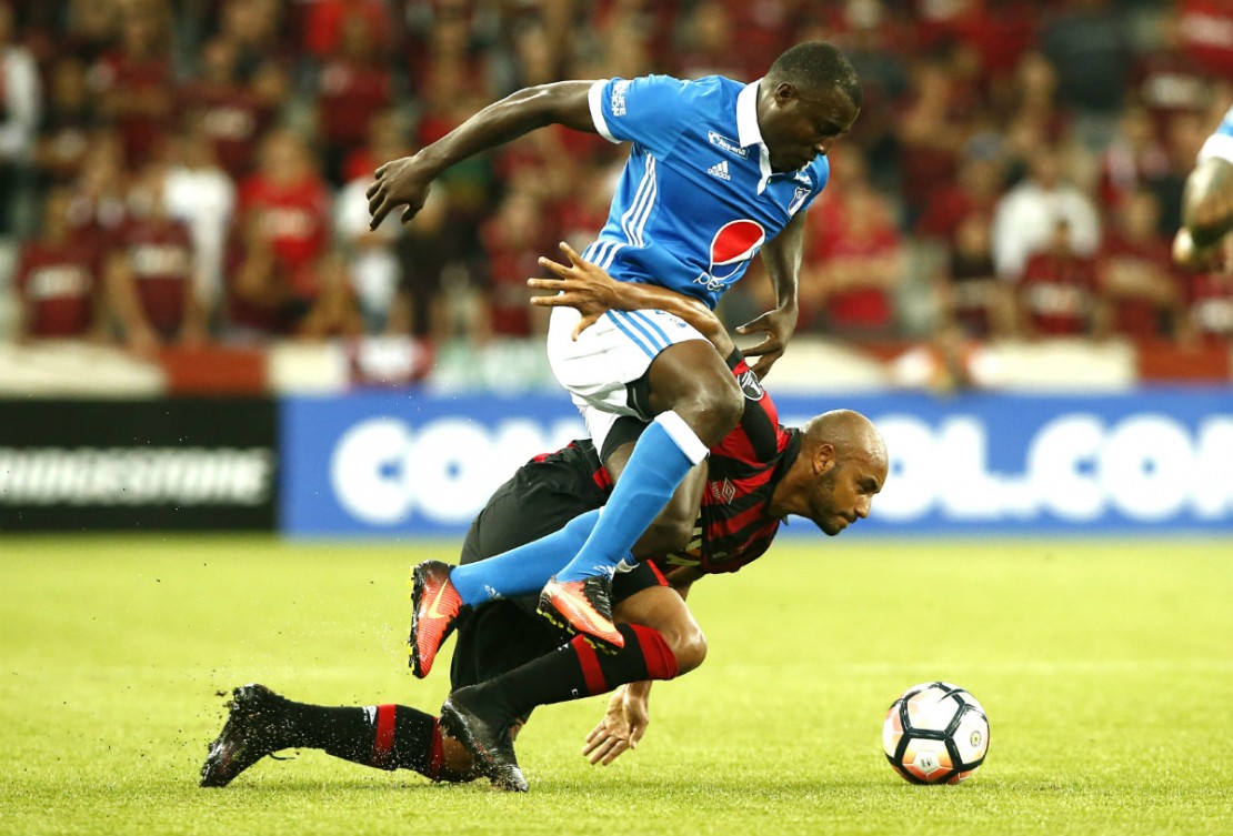 Duelo foi pegado e com lances para os dois lados. Colombianos marcaram em cima, mas Furacão saiu na frente. Foto: Hugo Harada