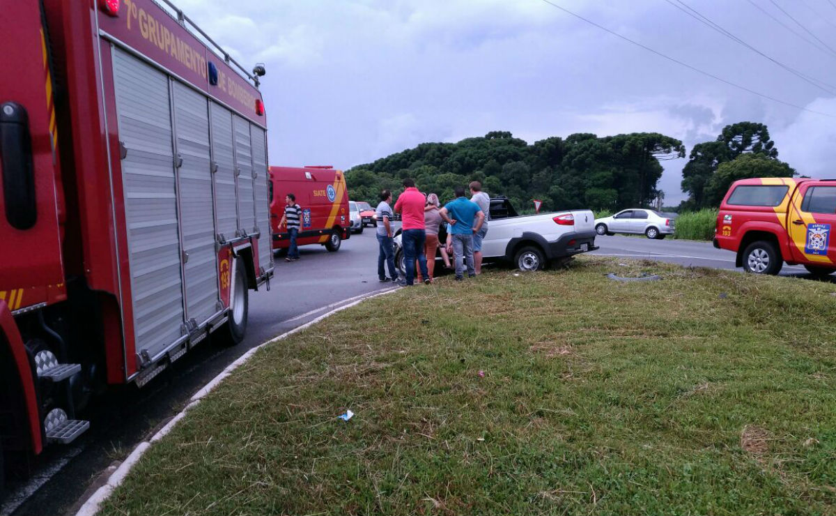 Acidente com a família aconteceu na altura da Wadislau Bugalski, em Almirante Tamandaré. Foto: Colaboração