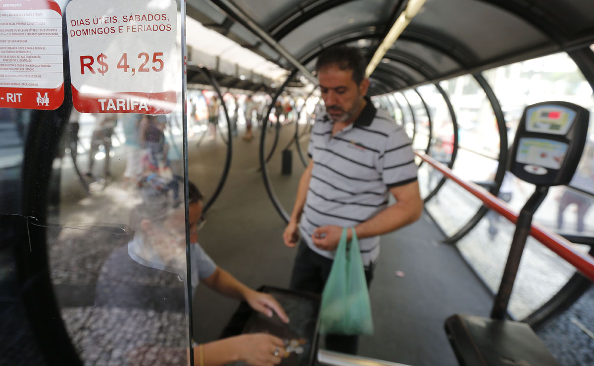Urbs deve R$ 180 mil referentes a passagens de ônibus, diz MP-PR