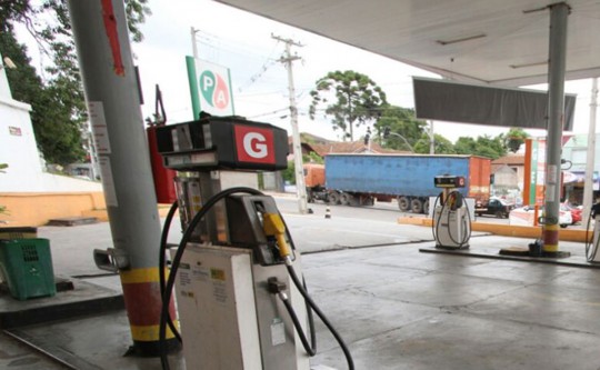 Confusão aconteceu em um posto de combustíveis no Abranches. Foto: Rodrigo Félix Leal.