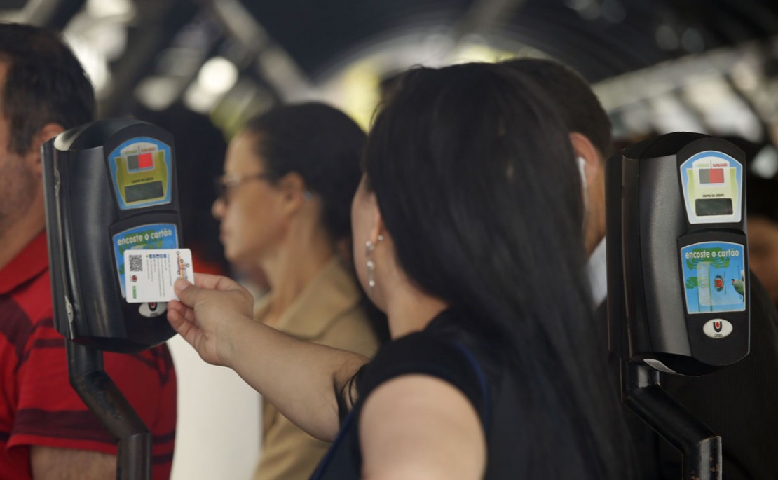 Passagem de ônibus em Curitiba segue com o valor reajustado. Foto: Felipe Rosa.