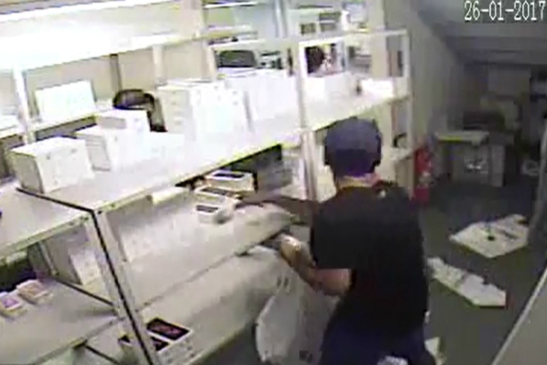 SUSPEITOS DE ROUBO EM LOJA DE CELULARES DE SHOPPING SÃO PRESOS