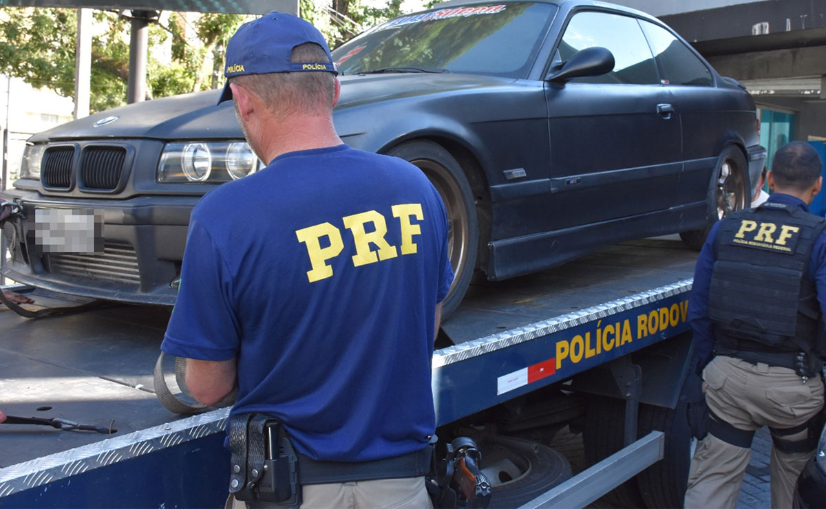O próprio dono do veículo disse aos policiais rodoviários federais que o carro teria uma potência de 980 cavalos (cv). Foto: PRF.
