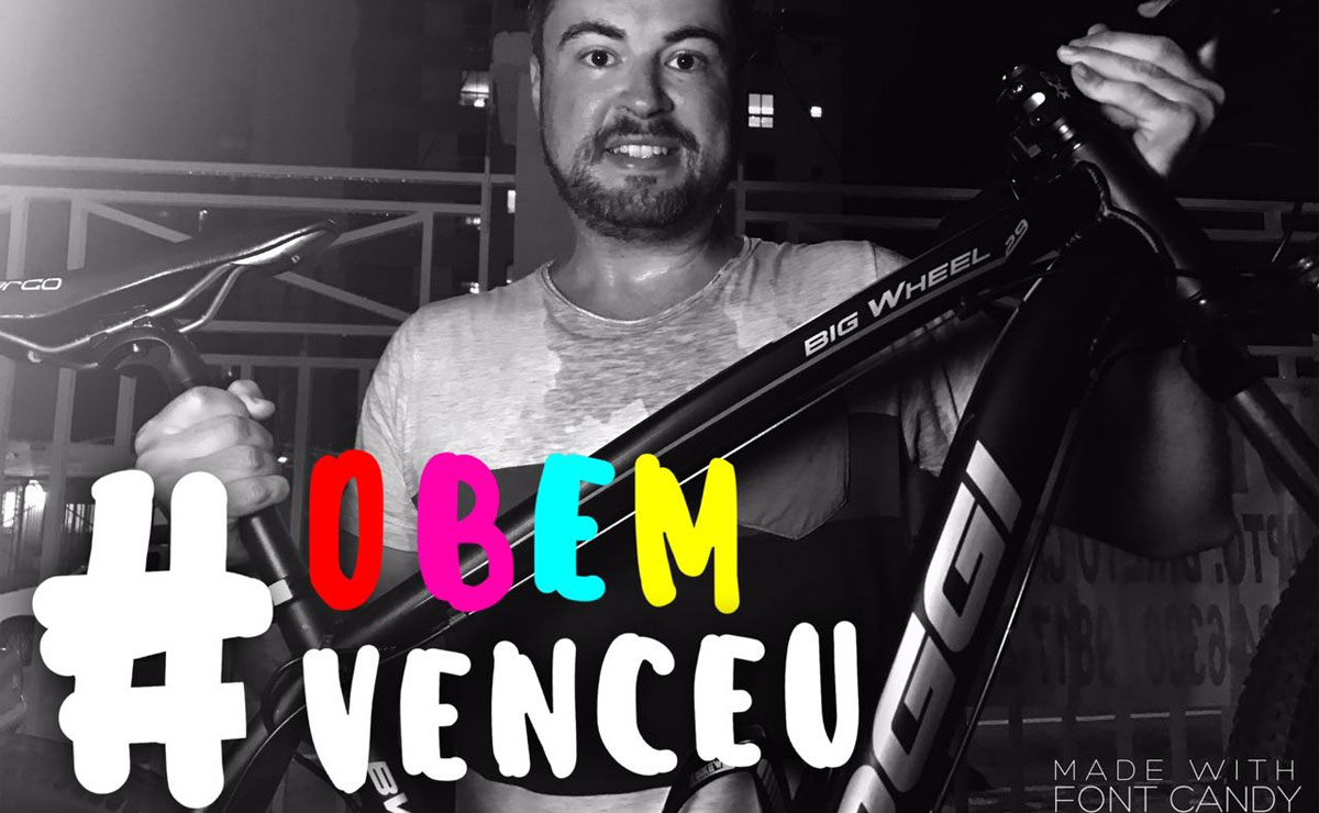 Dan Maia recuperou a bicicleta roubada de um condomínio no Batel. Foto: Divulgação.