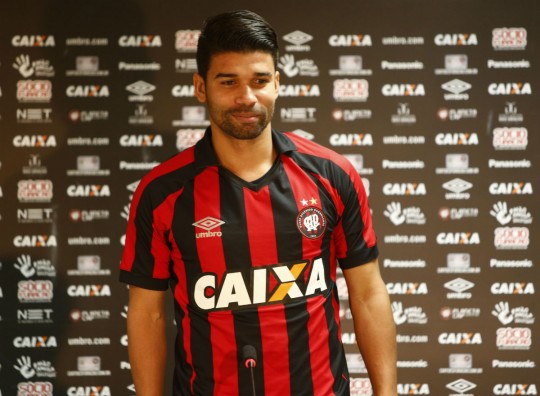 Atacante Eduardo da Silva é o novo reforço do ataque atleticano. Foto: Aniele Nascimento