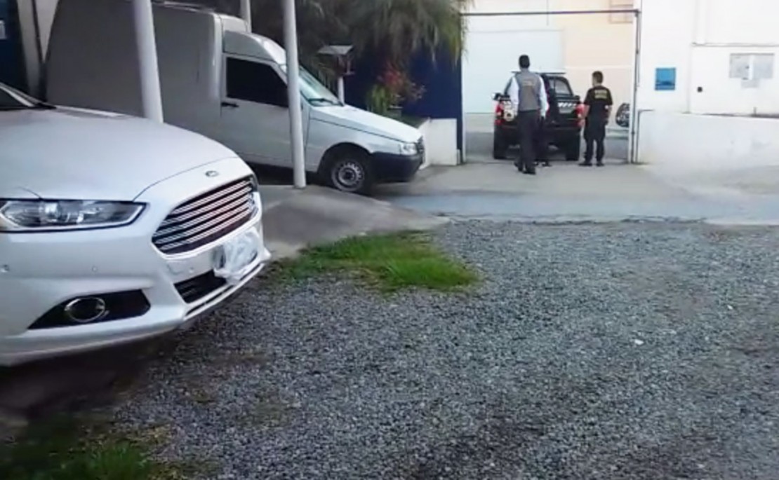 Foco da investigação "é a prisão do núcleo de pessoas que agia com o objetivo de desviar recursos públicos, a título de bolsas, da Universidade Federal. Foto: Divulgação/PF.