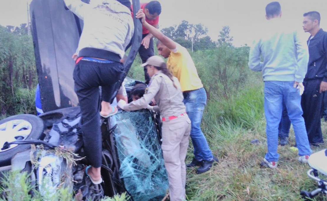 Quatro pessoas ficaram feridas no capotamento na Rodovia do Xisto. Foto: Colaboração/Rede News