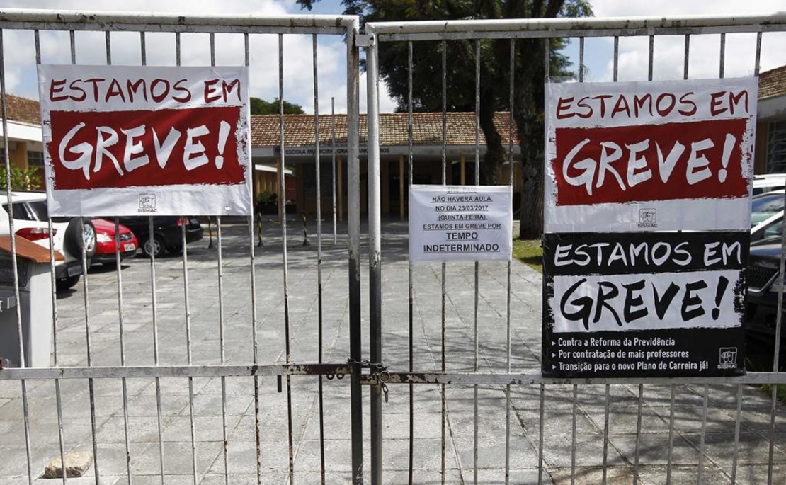 Escola Municipal Graciliano Ramos, no bairro Fazendinha, é uma das que ficaram totalmente fechadas na manhã desta sexta-feira (24) . Foto: Jonathan Campos