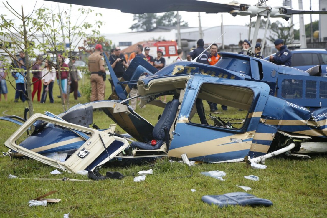 Quatro pessoas ficaram feridas na queda do helicóptero em Araucária.