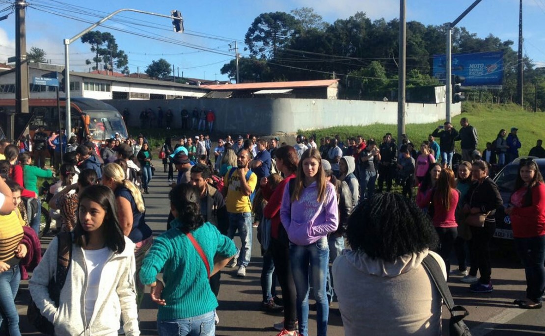 BR-116 tem trecho bloqueado por protesto de passageiros. Foto: Colaboração/PRF.