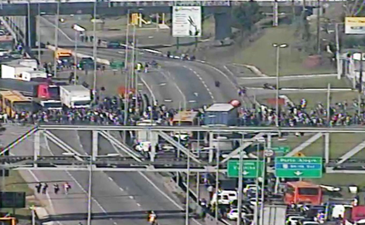 Câmeras de segurança mostram a dimensão do protesto. Foto: Colaboração/Autopista Planalto Sul.
