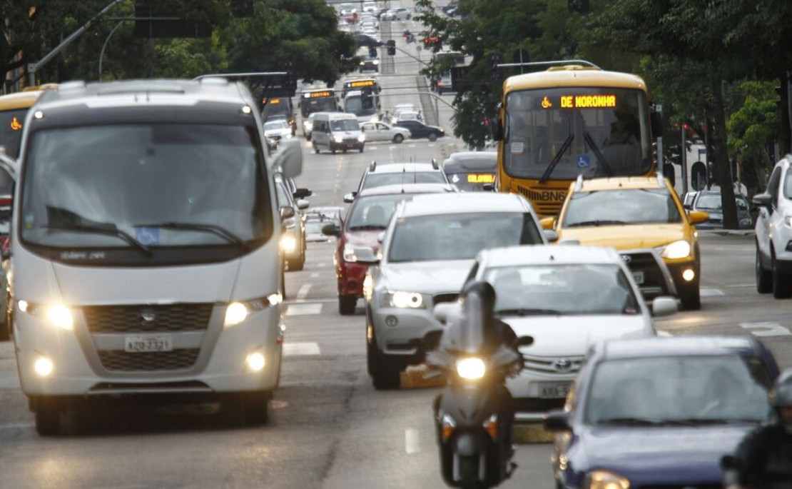 Trânsito em Curitiba por causa da greve de ônibus em Curitiba. Foto: Jonathan Campos.