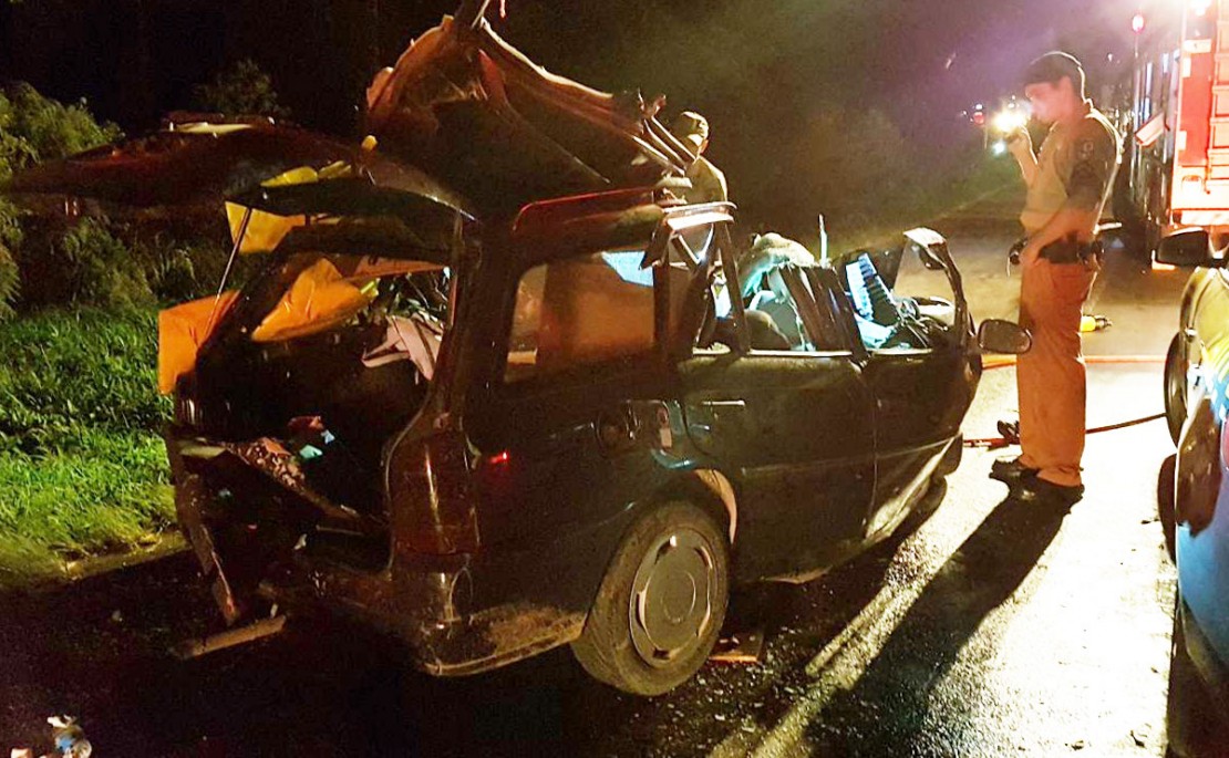 Quatro pessoas da mesma família morrem em grave acidente na BR-476. Foto: Divulgação/PRF.