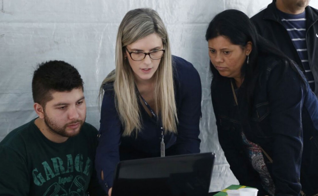 Mutirão com universitários tira dúvidas da declaração do imposto de renda. Foto: Lineu Filho.
