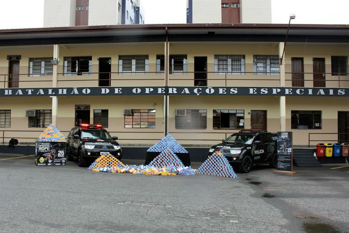 No total, foram entregues 750 caixas. Foto: Polícia Militar/Divulgação