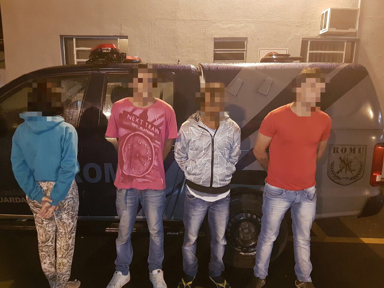 Trio foi preso e menor foi apreendido com cerca de 80 kg de maconha em São José dos Pinhais. Foto: Guarda Municipal SJP