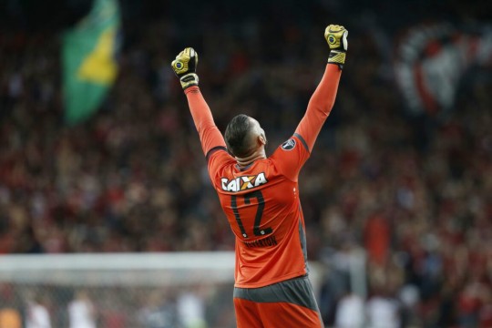 Weverton comemorou bastante a vitória sobre o Flamengo. Foto: Marcelo Andrade
