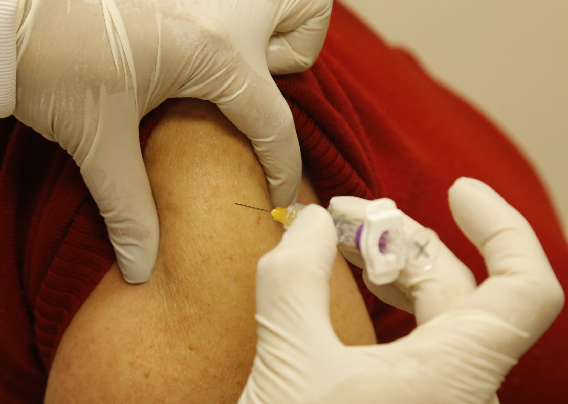 Secretaria de Saúde de Curitiba diz que casos são pontuais e a vacina segura. Foto: Pedro Serápio