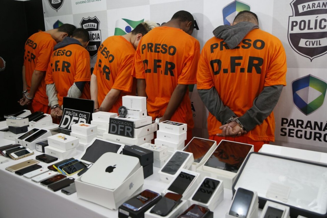 Suspeitos estão detidos na Delegacia de Furtos e Roubos. Foto: Atila Alberti