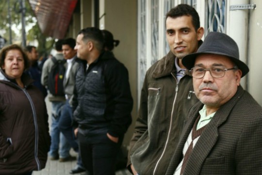 Davi Silva Santos: para ser o primeiro da fila, foi preciso chegar às 3h45. Foto: Aniele Nascimento 