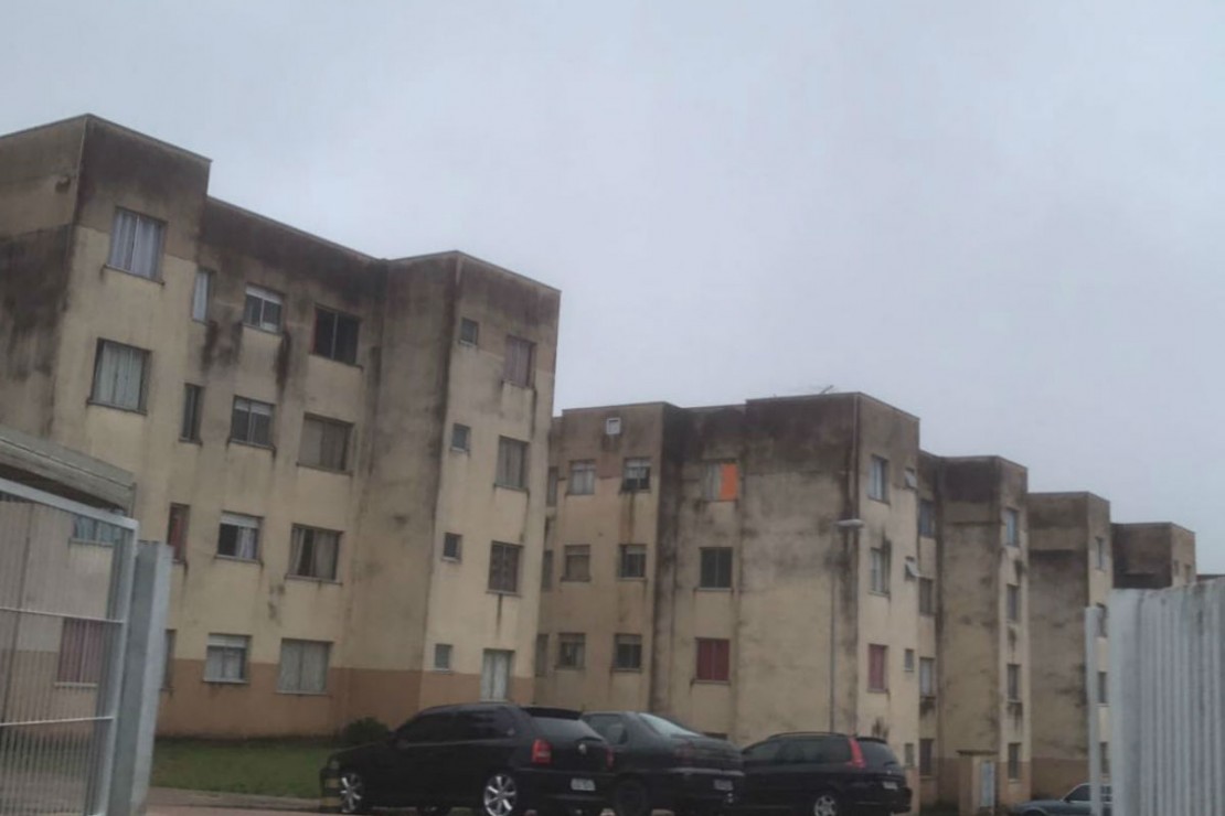 Mais de dez tiros foram disparados por homens armados de dentro de uma Parati. Foto: Lucas Sarzi