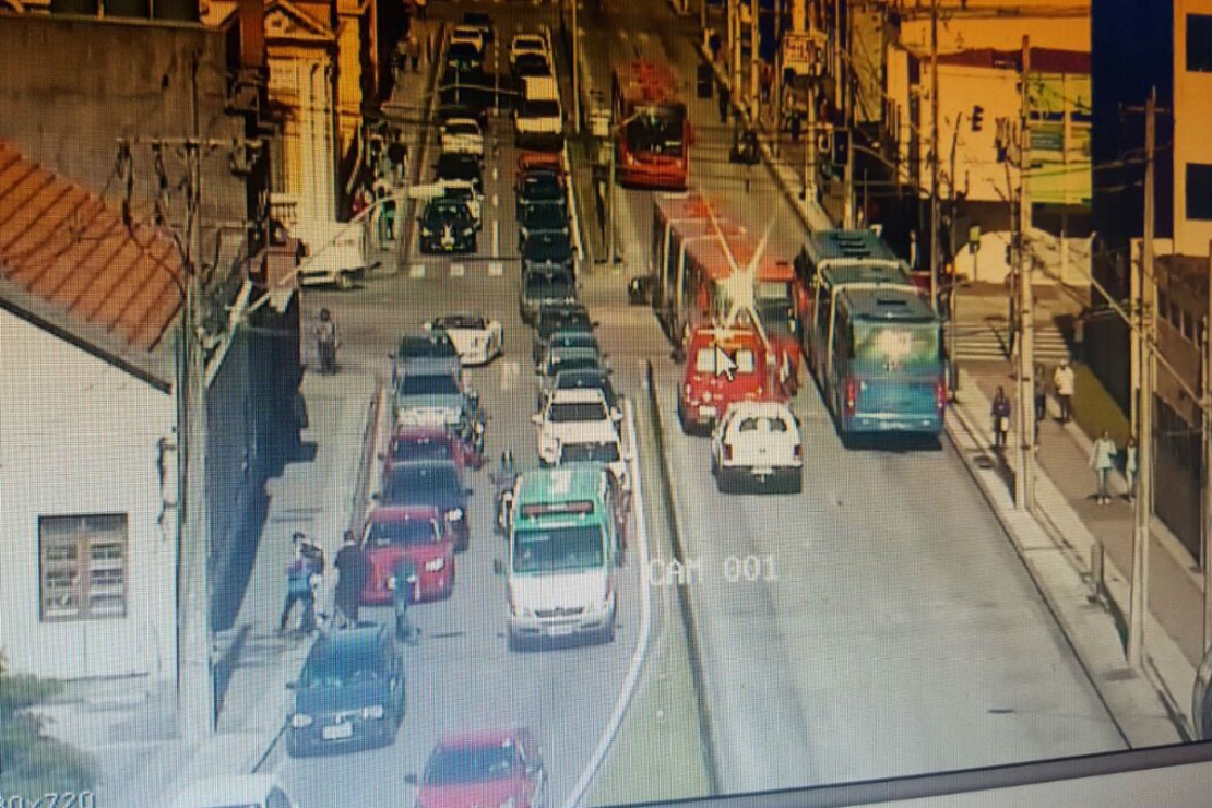 O atropelamento aconteceu no cruzamento da Av. Silva Jardim com a Marechal Floriano Peixoto, no Rebouças. Foto: Reprodução/Urbs.