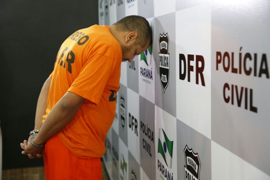 Segundo a polícia, o suspeito estava em um apartamento no Cajuru e apresentou documentos falsos aos policiais. Foto: Atila Alberti