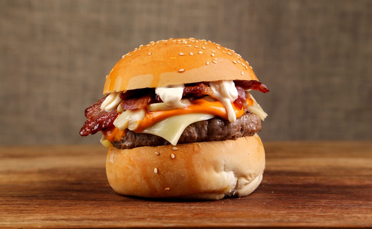 Entre os participantes o hambúrguer da A Casa do Ferreiro. Fotos: Reprodução.