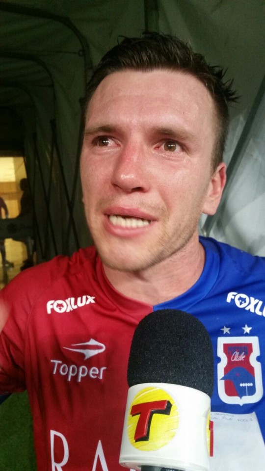 O choro de Eduardo Brock. Foto: Nicolas França/Rádio Transamérica