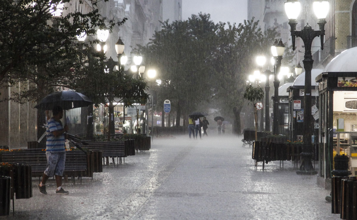 Em dois dias, choveu mais da metade do previsto para o mês em Curitiba. Foto: Arquivo.