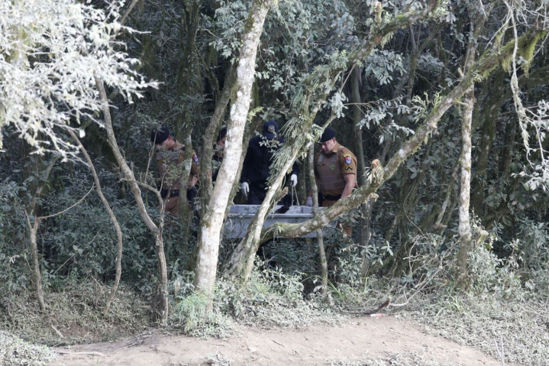 Corpo de mulher é encontrado carbonizado no meio do mato