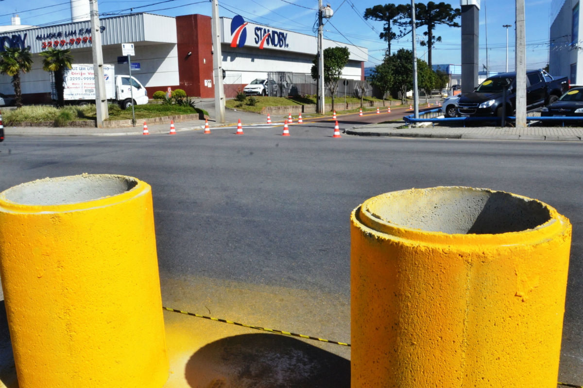 Cruzamento da Rua Pérola d´Oeste com a Av. das Torres foi bloqueado. Foto: Silvio Ramos/PMSJP