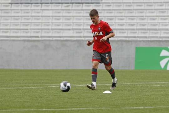 João Pedro deve ser emprestado ao Paraná Clube, mas partes ainda negociam. Foto: Antonio More