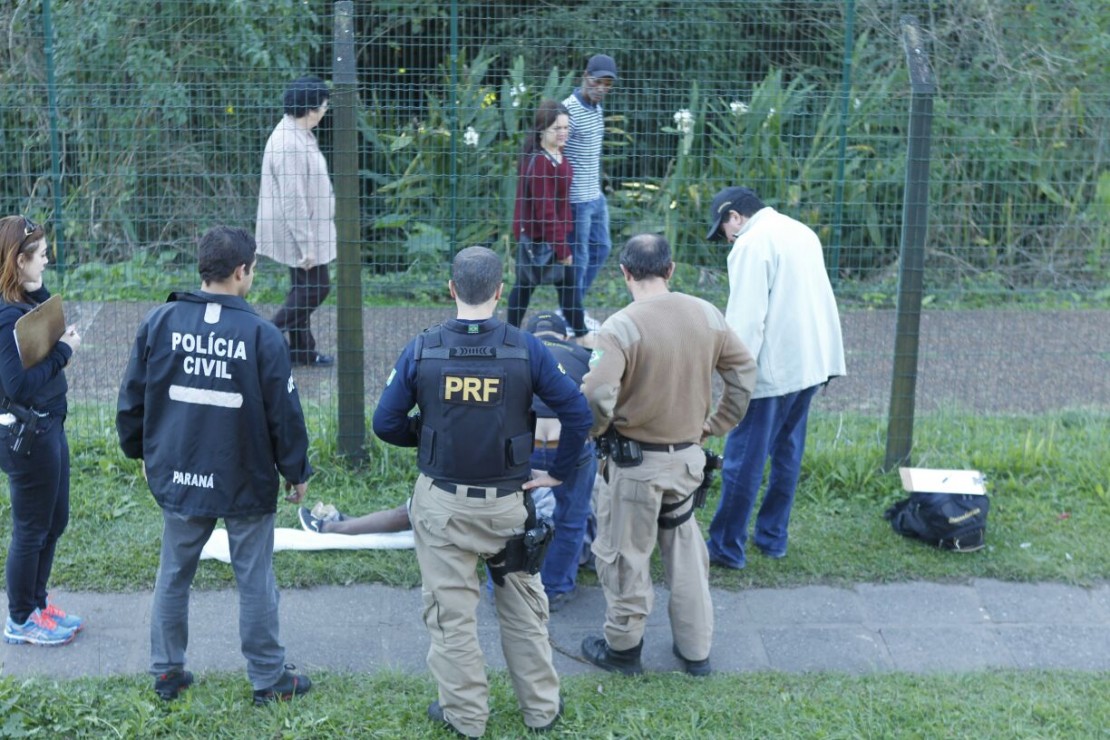 Homem assalta mulher no Jardim Botânico, é capturado pelo povo, passa mal e morre
