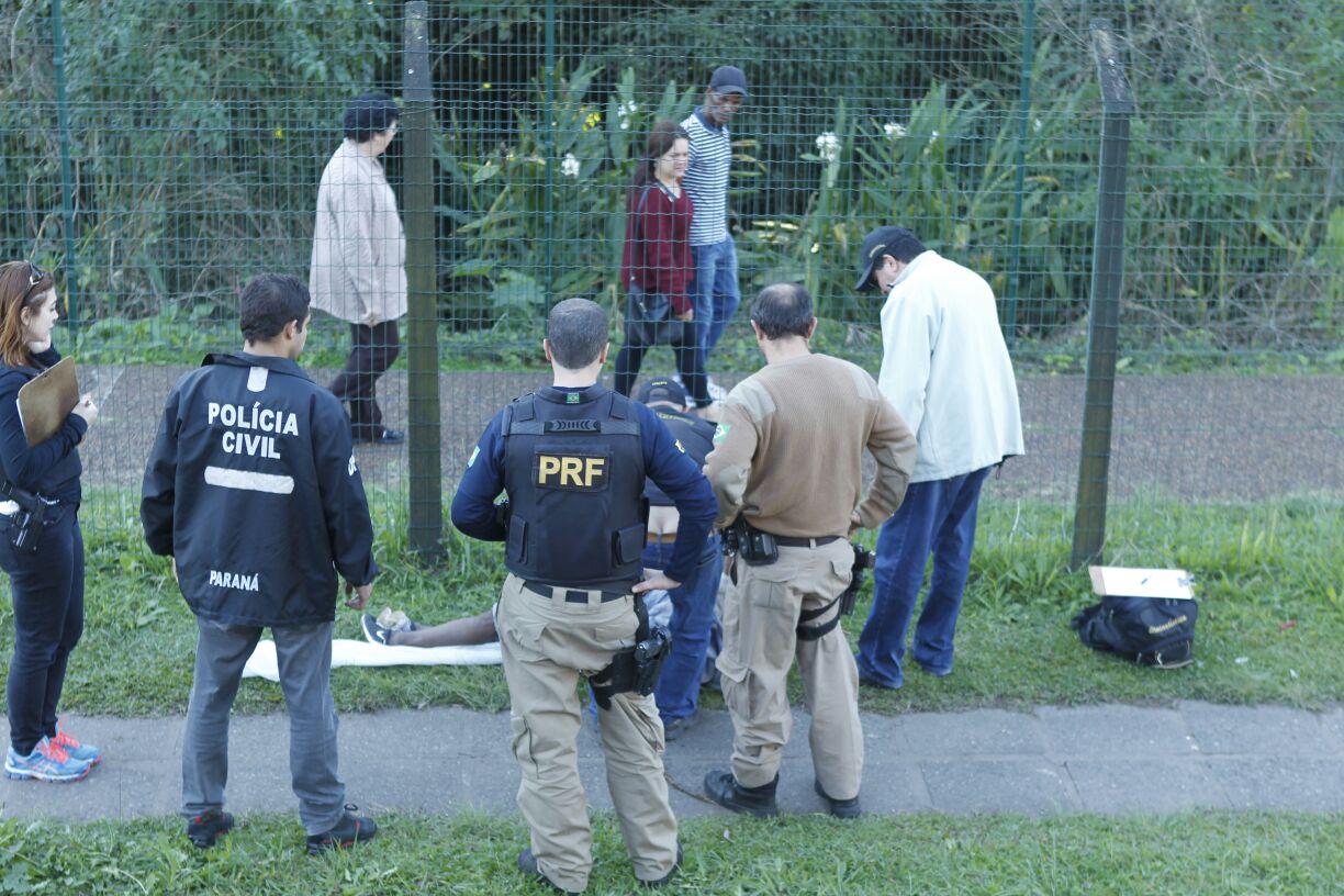 Homem assalta mulher no Jardim Botânico, é capturado pelo povo, passa mal e morre