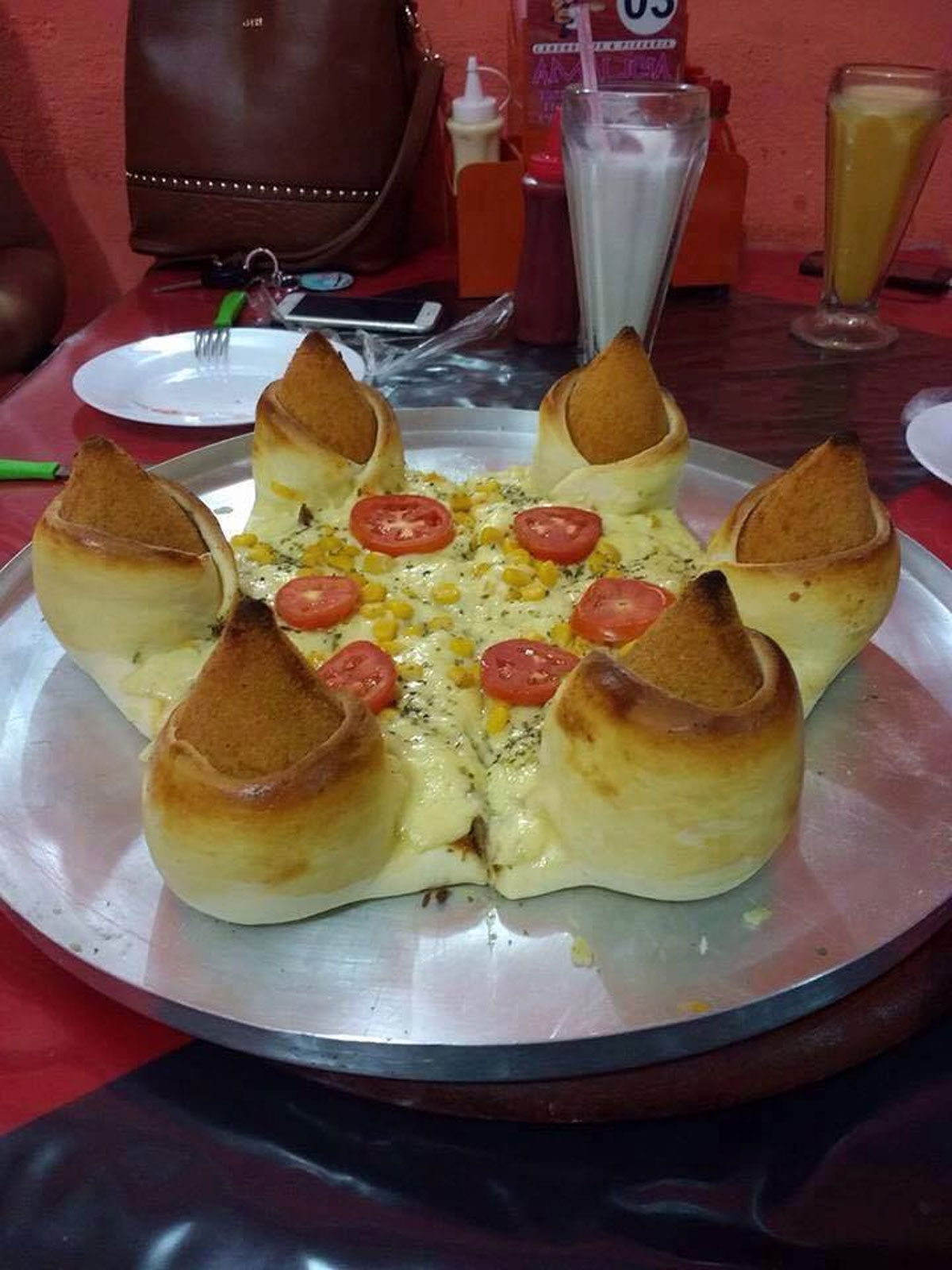 Cozinha sem limites: agora é a vez da pizza com borda de coxinha