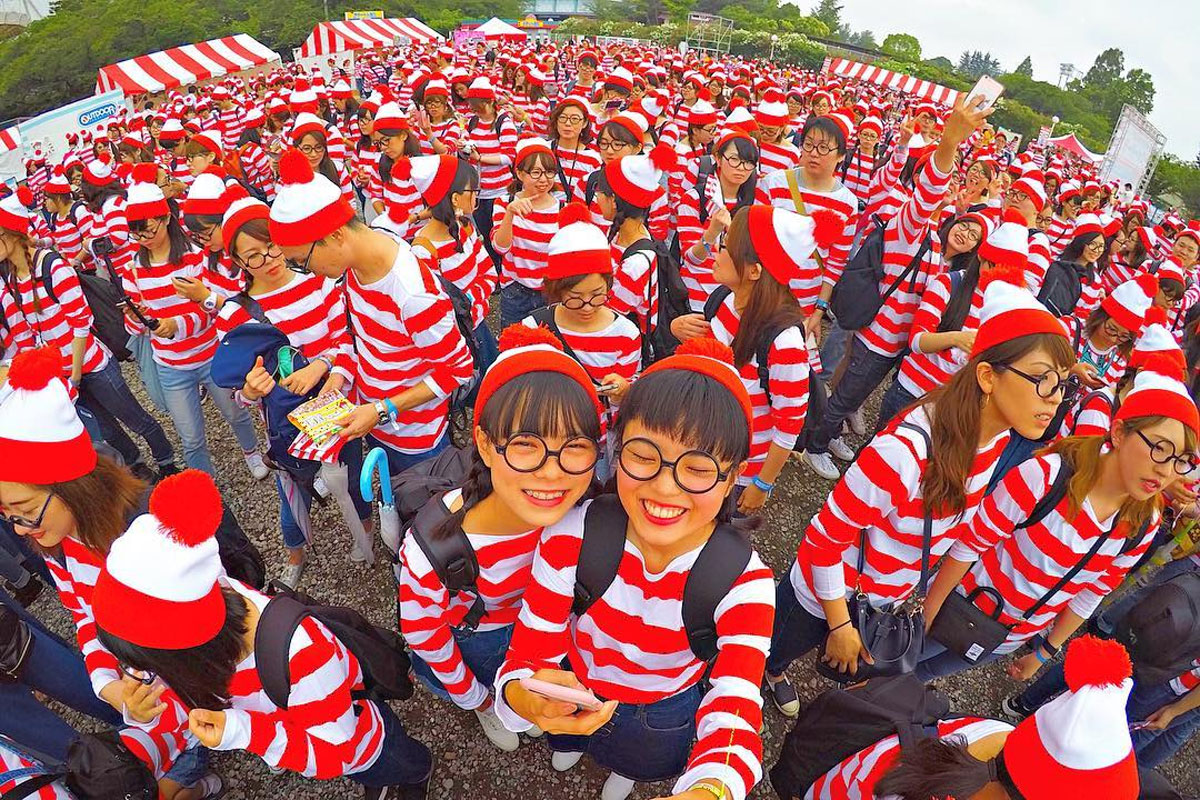 Achou? 2 mil japoneses vão a parque de diversões vestidos de Wally