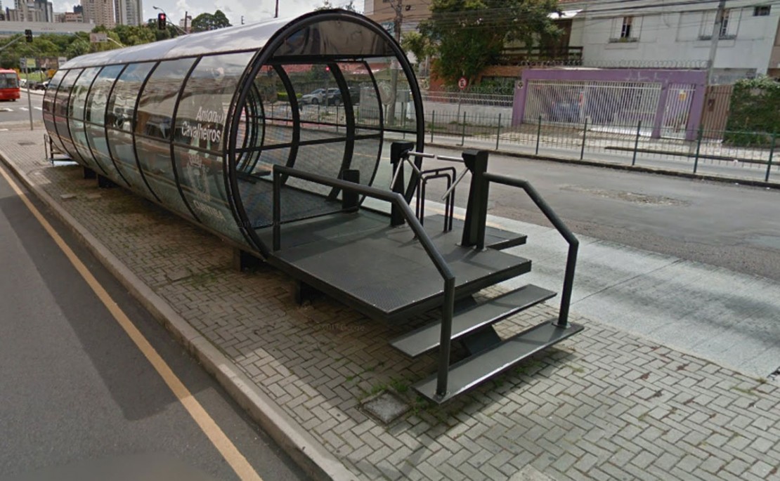 Cobrador levou dois tiros após discutir com um grupo que queria furar a catraca. Foto: Reprodução/Google.