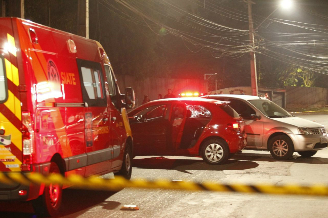 Segundo os socorristas que atenderam a mulher baleada, ela teria dito que o crime foi uma tentativa de assalto. Foto: Lineu Filho