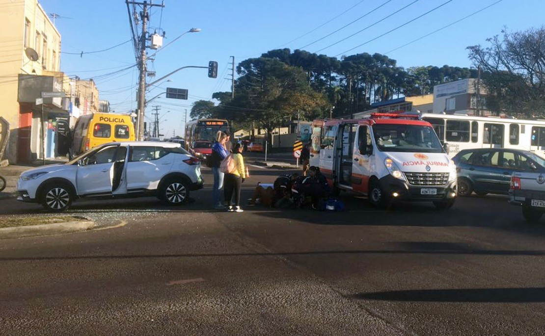 Adolescente ficou ferido no acidente em cruzamento complicado do Uberaba. Foto: Colaboração.